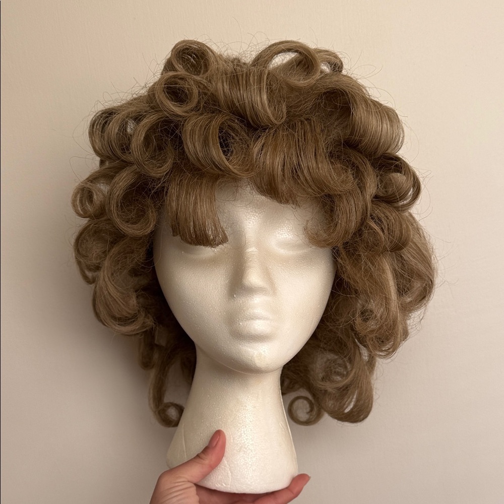 Voluminous Curly Wig in Light Brown (17)